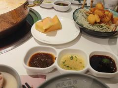 -洪氏嗨捞·广东猪肚鸡·椰子鸡火锅(西咸万象城店)