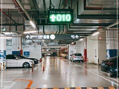 -虹桥天地-停车场