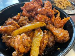 原味炸鸡和酱油鸡双拼-MI WU FACTORY米屋美食工厂餐厅(绿地店)