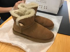 -爱革·奢品·鞋包·衣物·家居(金桥国际商业广场店)