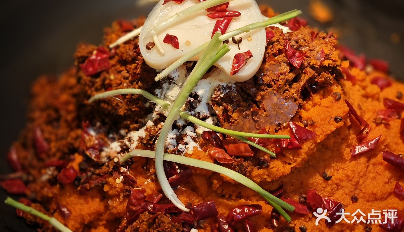 朋友跟我说有家火锅店在重庆当地传承了三代人了