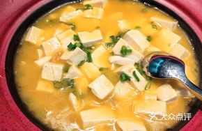Stir-Fried Crab Meat in Golden Soup with Tofu