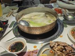 -洪氏嗨捞·广东猪肚鸡·椰子鸡火锅(西咸万象城店)
