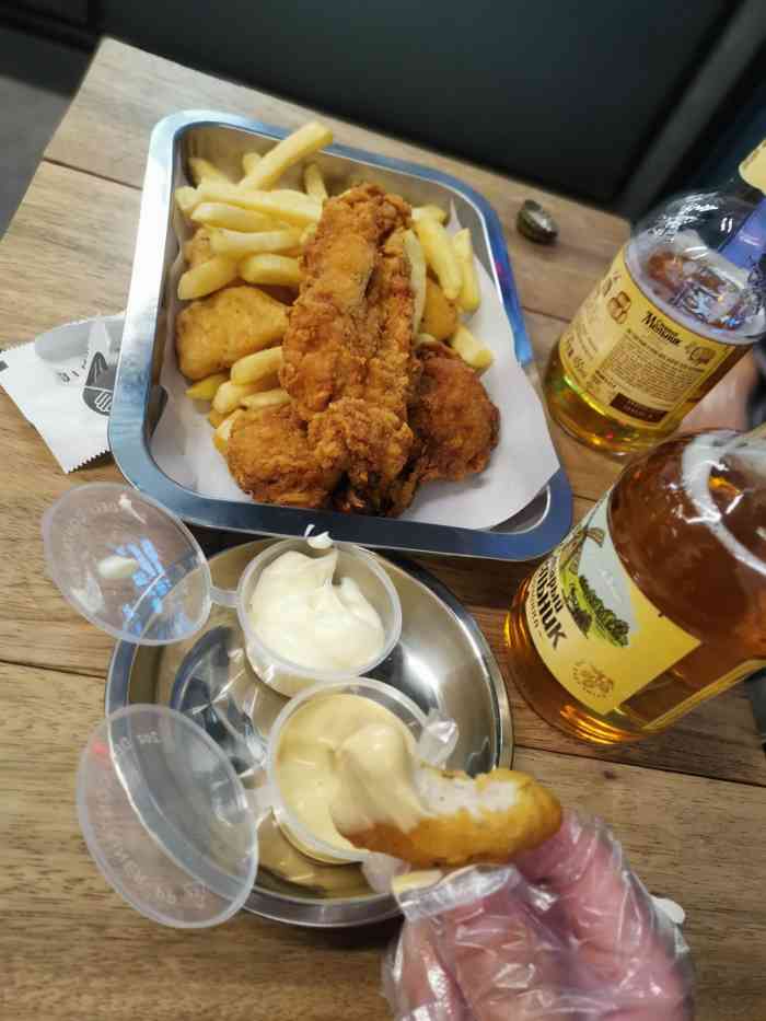 蓝刀61美式炸鸡(大学城店)-"听说大学城新开了一家炸鸡店,只见其店