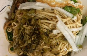 Dried Bean Stew with Pork Noodles