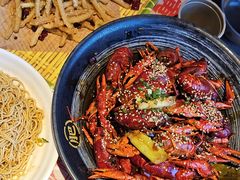 -肥肥虾庄·金牌油焖大虾(汉街SKP店)