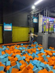 -蹦贝运动中心·蹦床·攀岩·闯关(龙岗店)