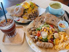 宾尼客.培根.牛油果.墨鱼贝果-251#coffee roasters(沿河东路店)