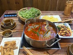 -苗家大院酸汤鱼(贵阳北站店)