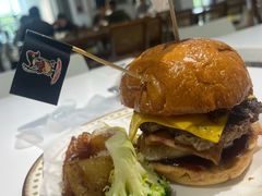 莓果花生酱香蕉汉堡-伊诺咖啡(东川路店)