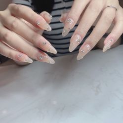 点击看大图 -Fanni美甲美睫皮肤管理