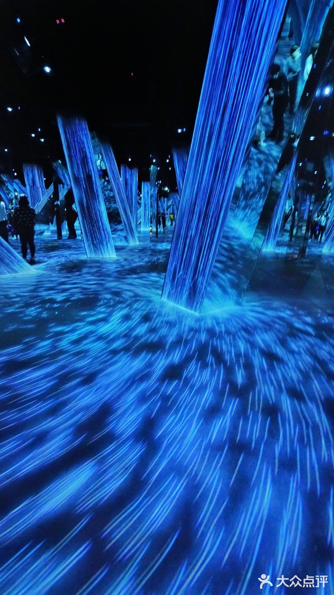 上海光影效果炫到没朋友的景点无界美术馆