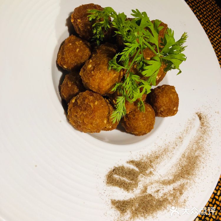 至少很符合我个人口味。装修也还不错