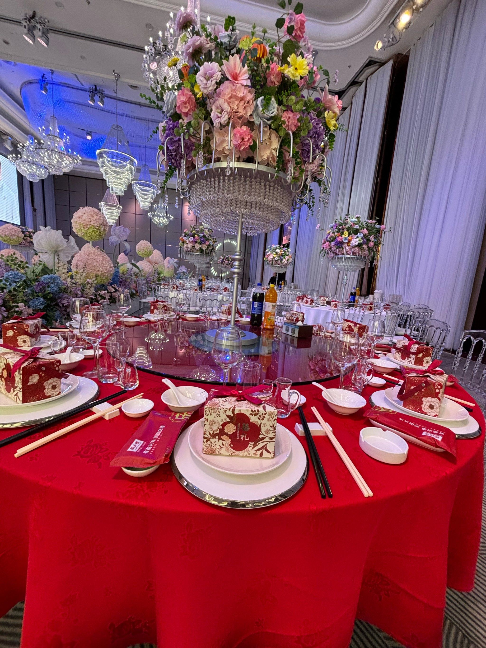 n你们收获到至亲好友们的满满祝福,你决定不论是周年纪念宴,银婚宴