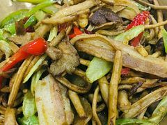 干锅茶树菇-亢龙太子酒轩(东湖店)