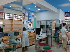 -豪门视光·星趣控·蔡司依视路眼镜代理商(中央大街店)