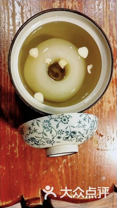 川贝枇杷花炖雪梨