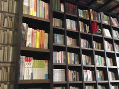 -钟书阁(松江泰晤士小镇店)