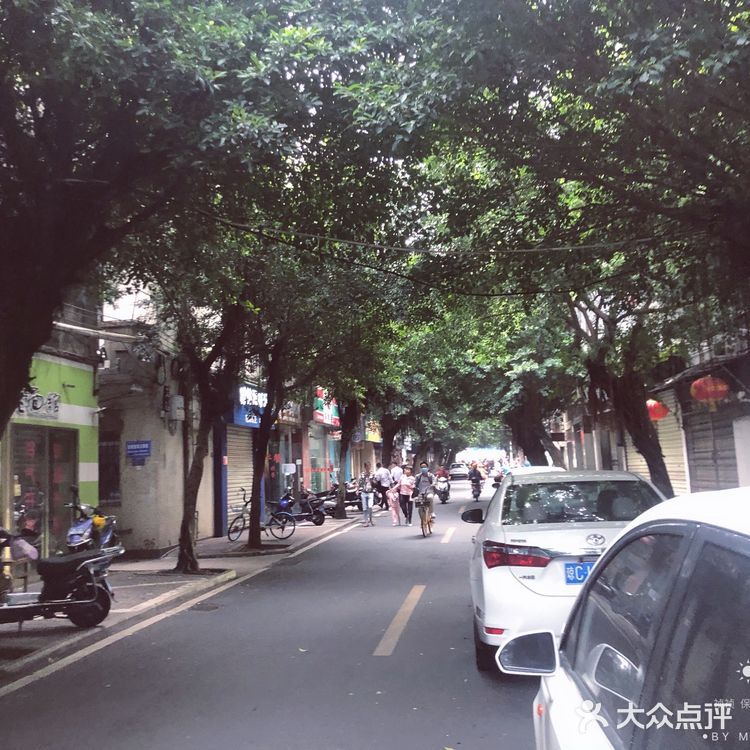 地理位置：白坡里兴强餐饮 有一家开了好多年的早餐店