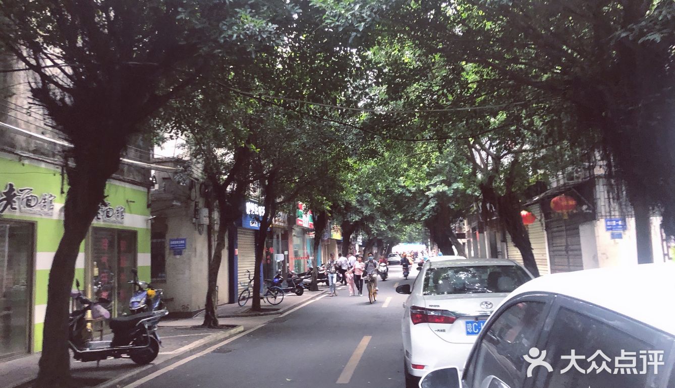 地理位置：白坡里兴强餐饮 有一家开了好多年的早餐店