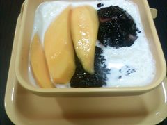 芒果白雪黑糯米甜甜-满记甜品(巴黎春天宝山店)