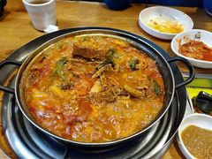 土豆排骨火锅-喇喇排骨火锅·传统韩式脊骨汤(望京西园总店)