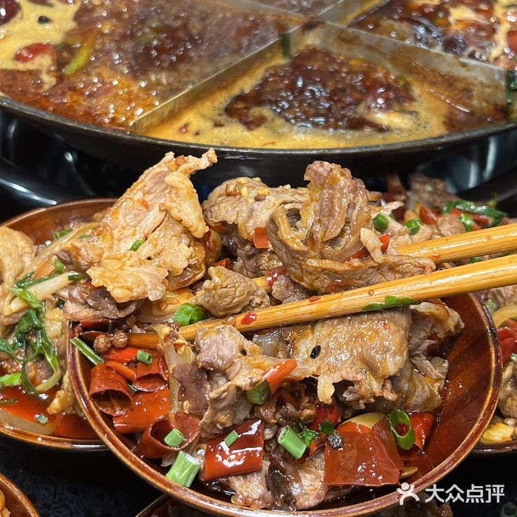 夏天来时代天街一定要冲这家火锅！鲜拌牛肉+冰镇水果捞