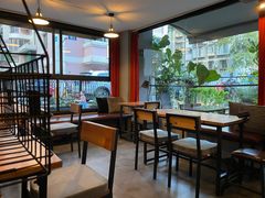 靠窗位-转山咖啡(松柏社区店)