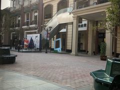 -王府井奥莱临潼小镇(临潼店)