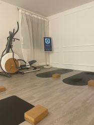 -闺蜜瑜伽·普拉提女性塑形馆