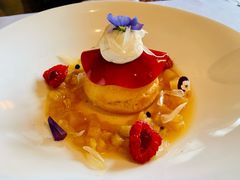 传统萨卡帕朗姆酒浸巴巴蛋糕-Le Comptoir de Pierre Gagnaire