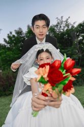 -喜爱高定婚纱摄影