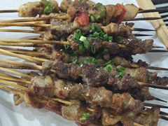 -山野的朋友露营炭火烤肉