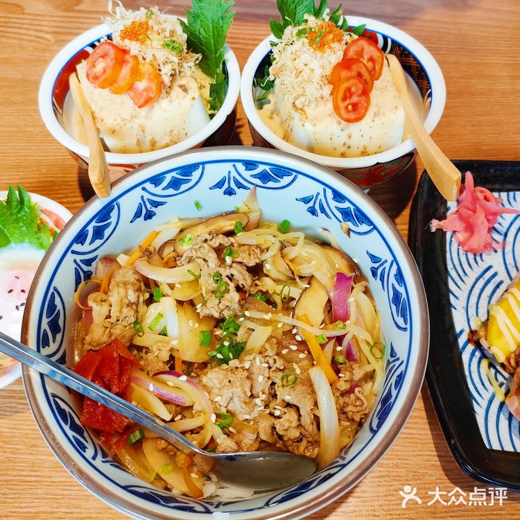 点了两份单人套餐，又单独点了一份年糕一份虾球