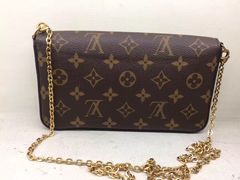 -莱靓奢侈品洗护改衣店(新世界百货崇文店)