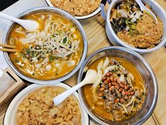 -丽丽三鲜螺蛳粉(田林路店)