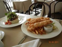 沙律和炸鱼薯条-Smugglers Inn, Hong Kong