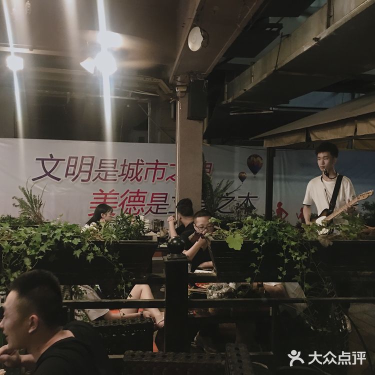 麻辣鲜香，连吃3只不撒手的就是她啦！