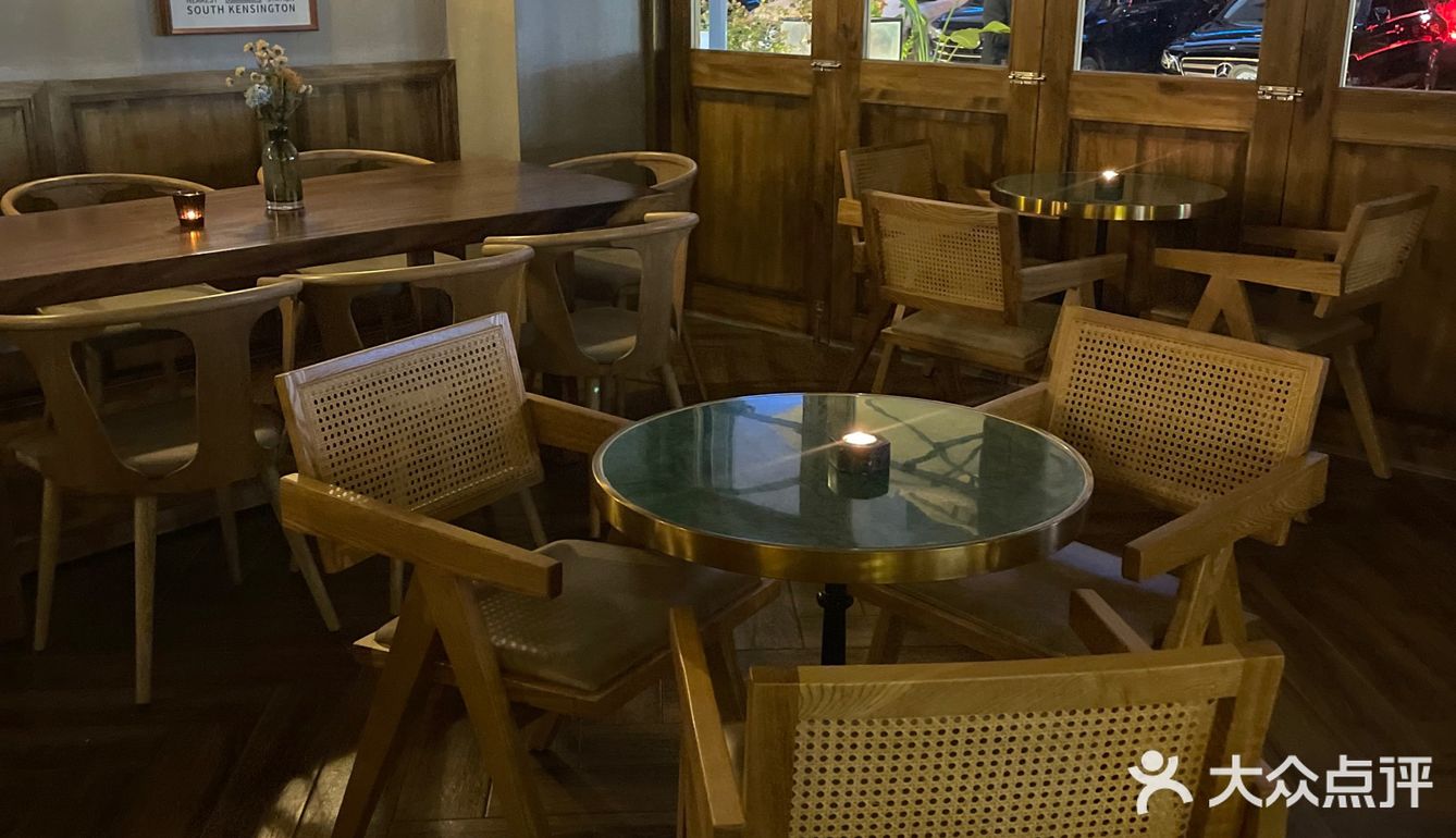 网红店lounge打卡[礼花]