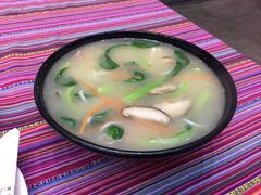 -香巴拉云南餐厅(华莱坞店)