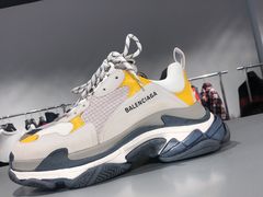 -塞拉瓦莱名品奥特莱斯