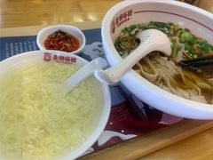-呷佬·长沙手工米粉(金沙江路店)
