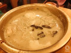 苏籽叶蘑菇汤-金北顺大锅家(신사본점)