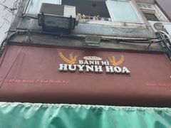 -Bánh Mì Huynh Hoa