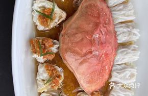 Yellow Gong Pepper Steamed珍宝 Crab with Rice Noodle Rolls