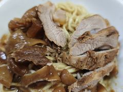 -松树干拌面店