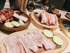-蚂蚁洞·烤肉大营地(上海静安大悦城店)