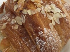 杏仁牛角包-老佛爷饼店