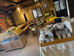 面包甜点陈列柜-百翠山居.家飨餐厅