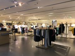 -URBAN REVIVO(济南领秀城贵和购物中心店)